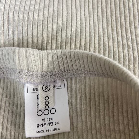 NWT Three piece toddler/ baby outfit with matching bow. Size 12 mths - Picture 3 of 4